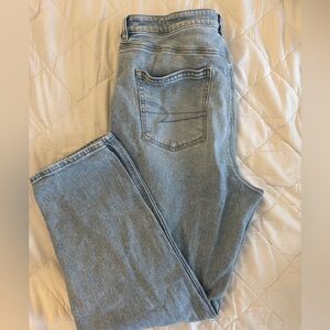 American Eagle Strigid Mom Jeans size 16